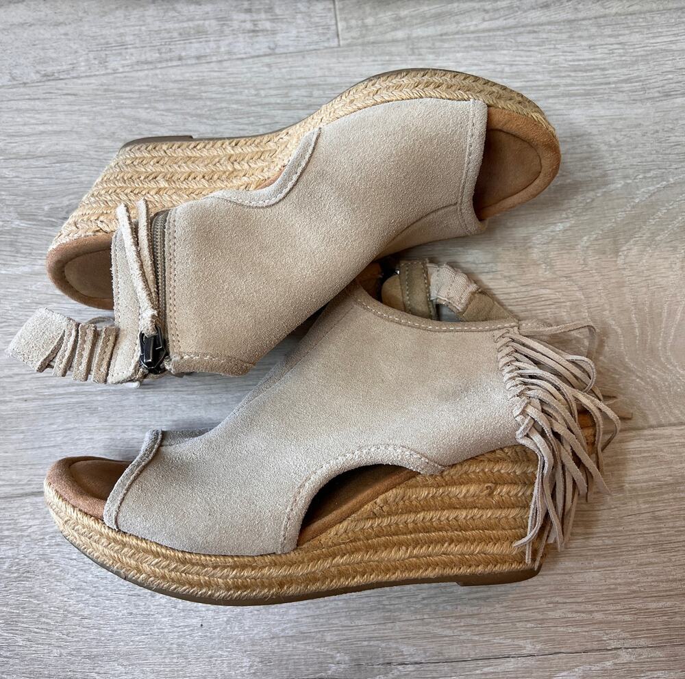 Minnetonka Espadrilles Womens Size 9 Tan Suede Fringe Wedge Sandals Leather